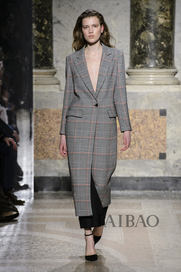 智慧女性心目中的最佳气质！MARYLING2017秋冬女装秀，海报网带你亲临2017秋冬米兰时装周