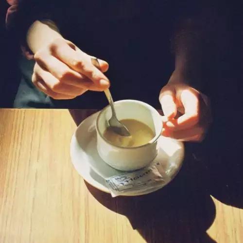 重庆星巴克里也可以有张爱玲？这些星巴克下午茶让你变得优雅