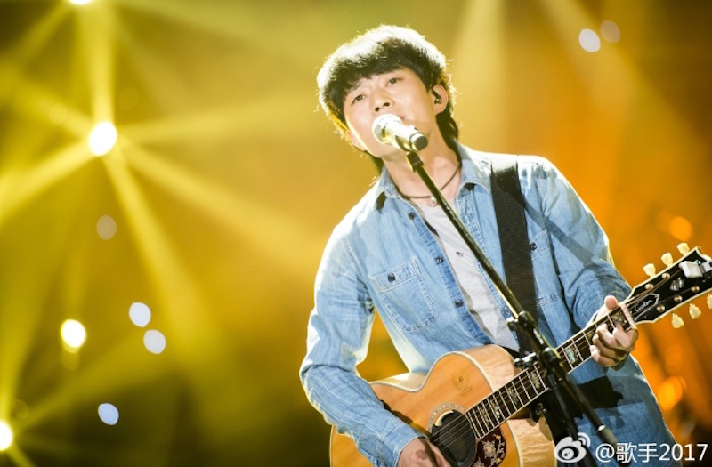 一曲《理想》问现世,两盏清茶慰风尘