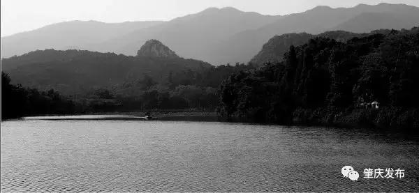 穿越50年，带你回忆肇庆大钟楼下的“肥佬妹”