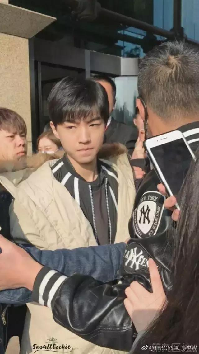 王俊凯、杨紫、张一山等10个大明星昨晚在嘉兴江南摩尔、八佰伴