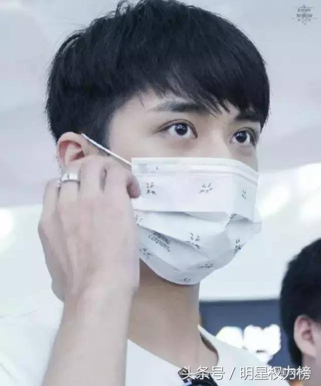 鹿晗的口罩、陈伟霆的玩偶、景甜的发箍，明星同款get无压力！