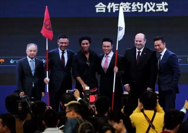 足球巨星小罗现状,一代足球巨星小罗