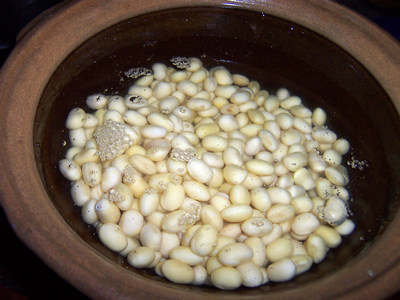 黄豆怎么炖得软烂,黄豆炖猪蹄怎么不粘