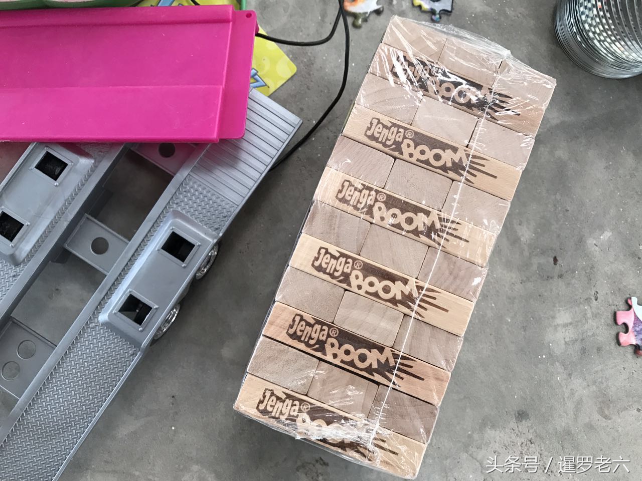 曼谷必买的小玩具,曼谷旧玩具市场