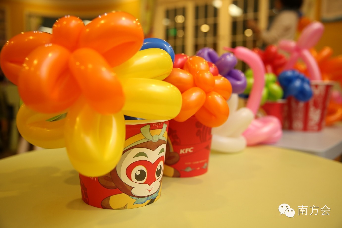 推广||传说中的他来到医院，孩子们都笑了！