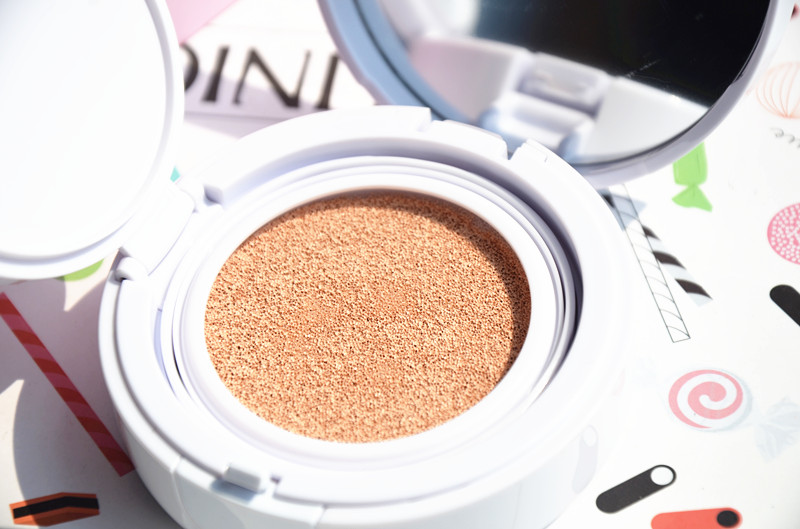 赫拉裸感持妆气垫粉凝霜,赫拉持久光彩水润粉底