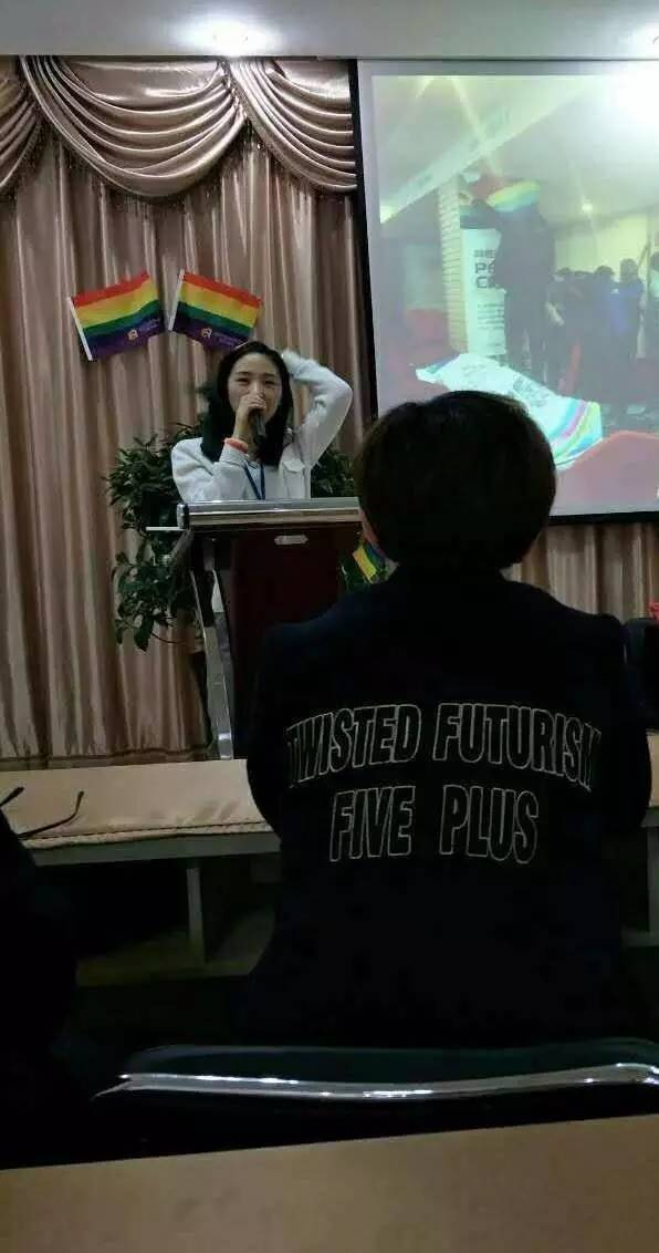 “妈妈，我是拉拉”，妈妈：“我也是”