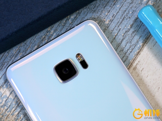 htcuultra屏幕怎么样,htcuultra蓝宝石版