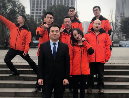 90后修车女人,汽车保险定损员吃香