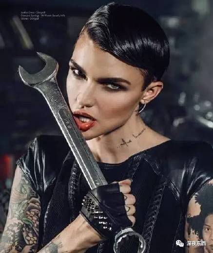 深夜东西｜在男女神之间切换自如的酷女孩，把多少姑娘都掰弯了……