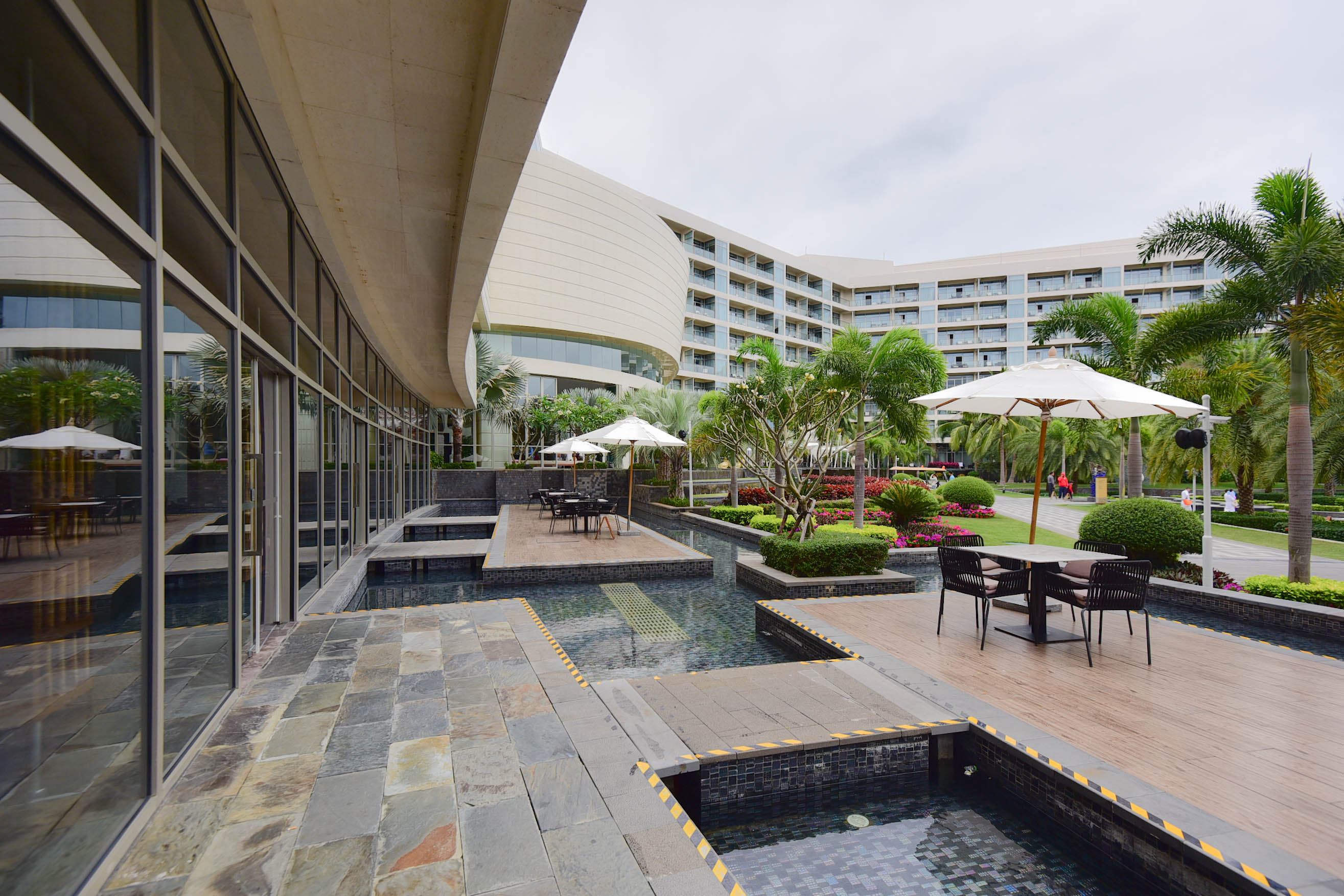 那片天空那片海这里的美人鱼不会游泳