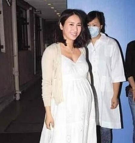 女星孕照差距大,女星的孕照