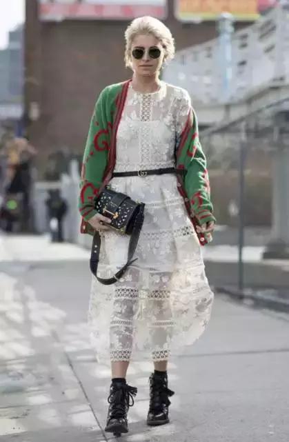 双肩包与斜背包哪种最实用,包包单肩斜挎包包治百病