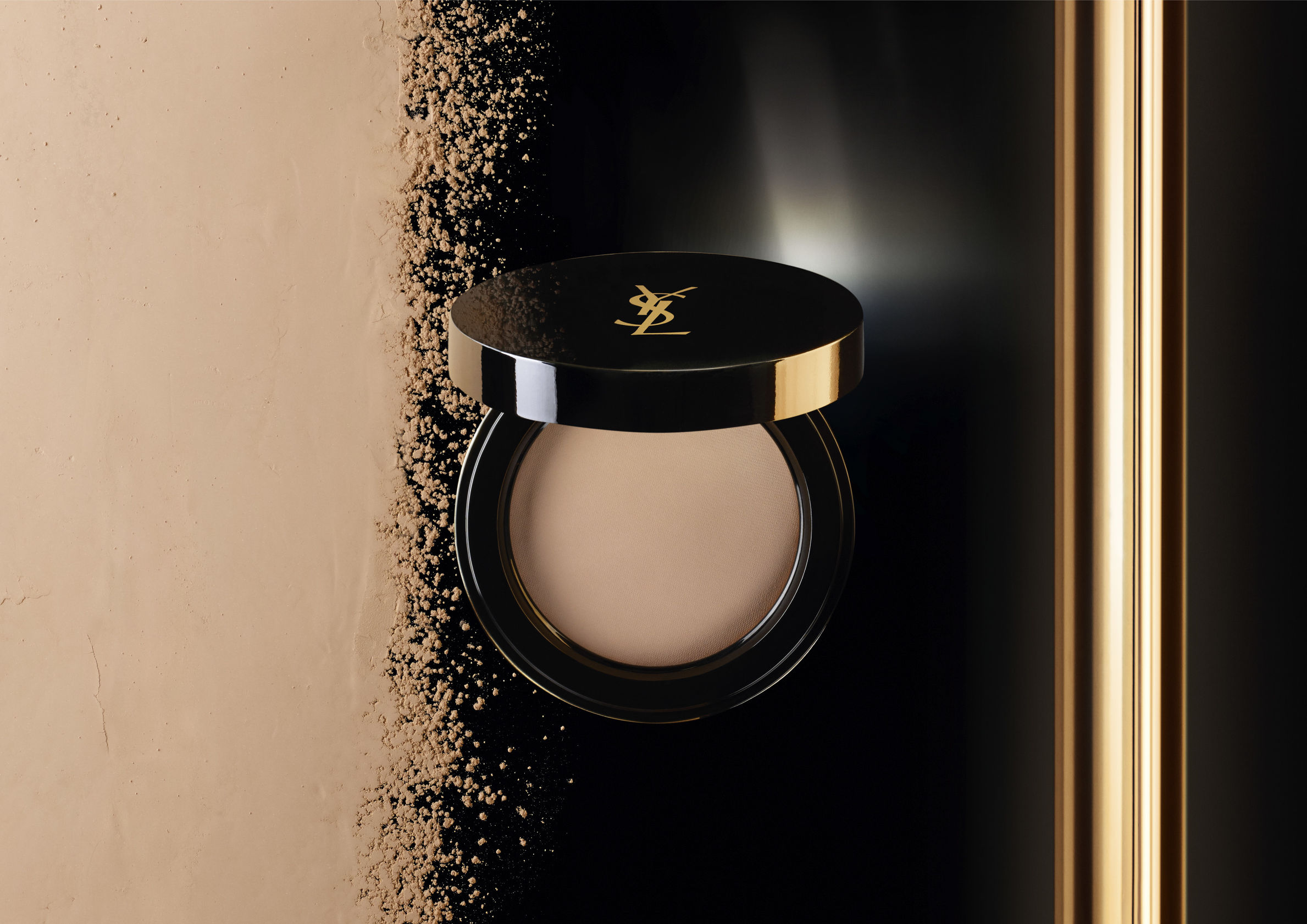 按压会有粉底液的粉饼,按压一下就可以出粉底的粉饼