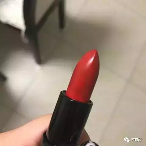 扎心！前有纪梵希水墨禁忌之吻，后有薄荷绿小羊皮