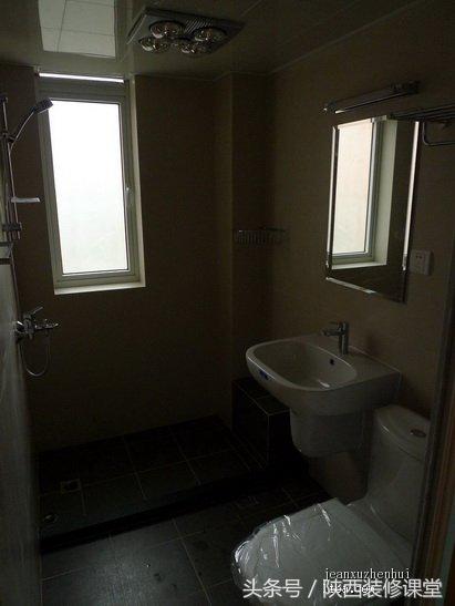 带天井的木头老房子,60平老房子一楼带院子