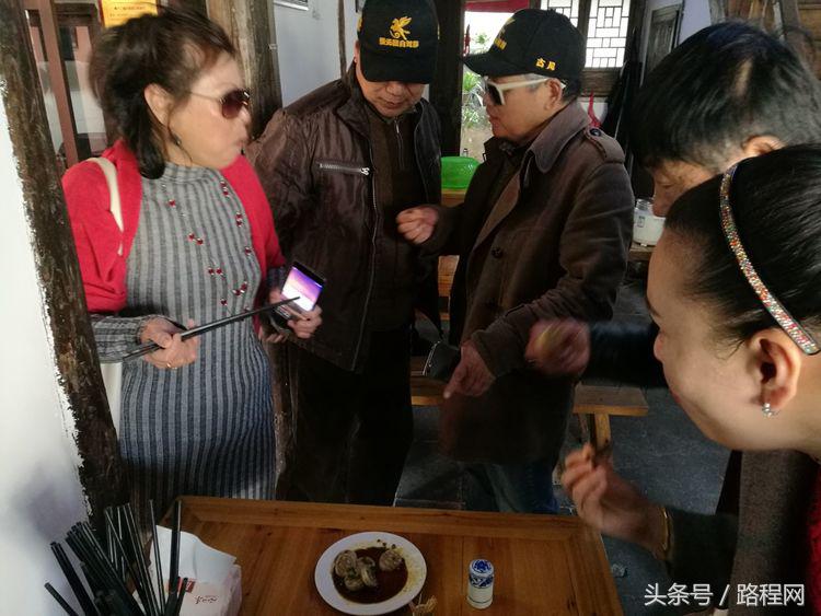 3月8日女神节，黎里古镇和内衣店聚集了一众男神女神？