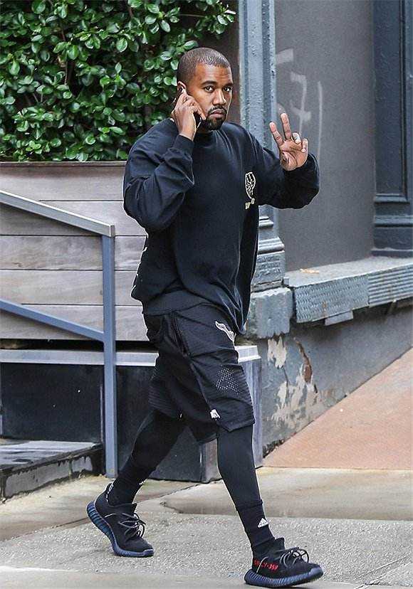 侃爷特别大的鞋子,侃爷穿超级大的靴子