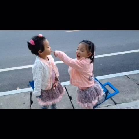 姐姐喜欢上我的男朋友,父母让我让给她,我该怎么办