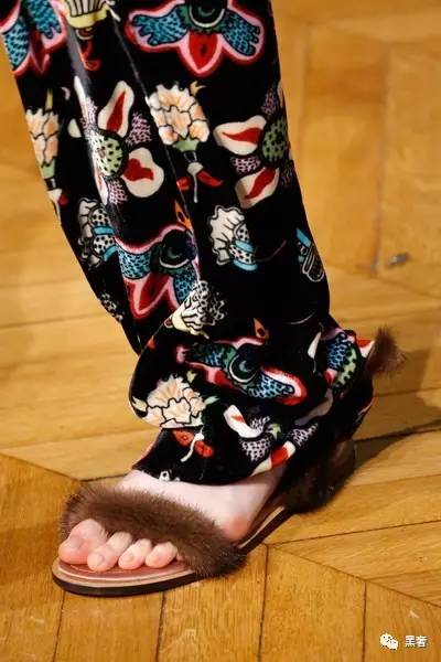 valentino2021秋冬时尚系列,valentino秋冬系列