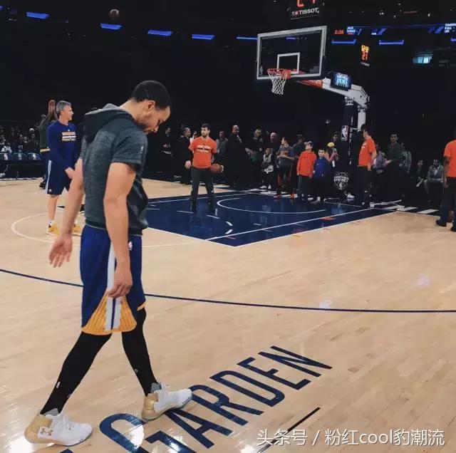 今天，你们被这双大金鞋刷屏了么？