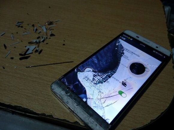 黑莓x1手机有彩色线条,再见黑米