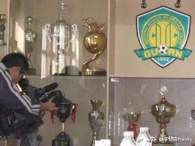 北京球迷街头,广州球迷与北京球迷对比