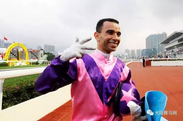 从莫雷拉一天赢8场看香港的骑师策骑制度：骑一场2200