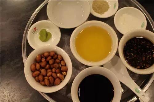 就是这个“肥坚”,十七年的默默坚守,用手工邕菜安慰老南宁的魂