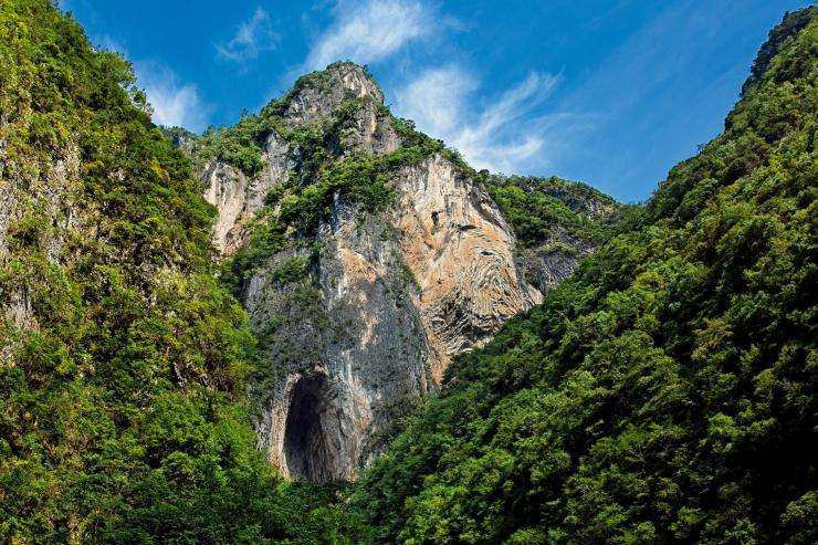 巴山大峡谷有名么,巴山大峡谷溶洞喀斯特地貌