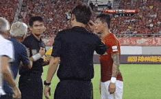 中超骂裁判名场面,裁判一脸懵逼视频