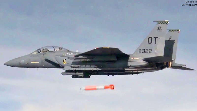 强悍战轰之路：F-15E“泥地老母鸡”的30年