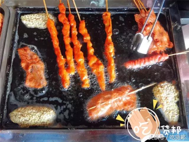 用100元钱吃遍整条小街,用20元吃遍校门口路边摊