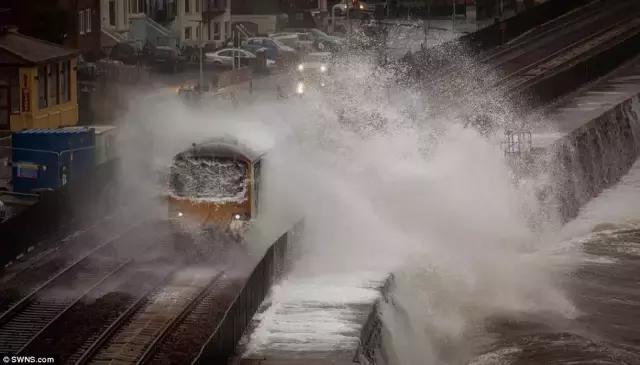 “杀人”狂风Doris席卷英国！结果又被腐国人民玩坏了……