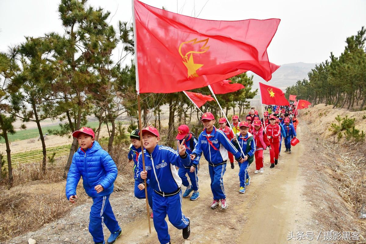 义务植树与创建森林城市,共建文明城市小学生