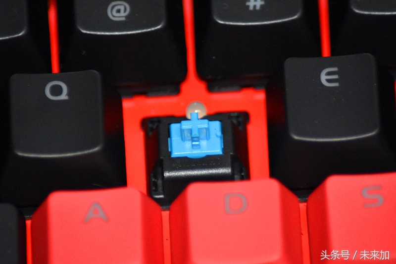 弹指跳动清脆音符，拓荒者MEKAPRO机械键盘青轴版评测