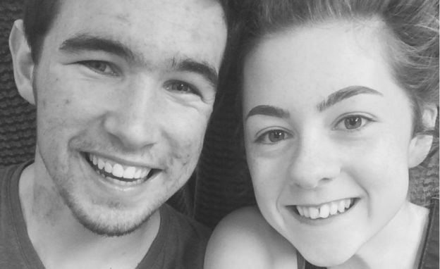 少女在跑步时失去意识