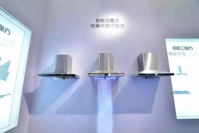 她是营养师，50年模特生涯，63岁还拍裸体封面！