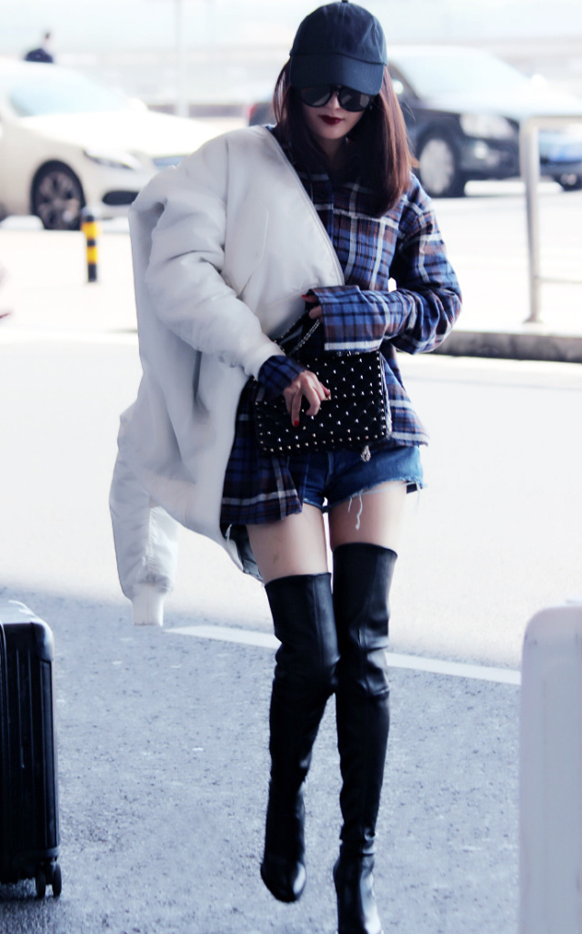 穿不错|纵使包包数千万独爱一只链条包