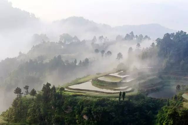 看山看水看日出日落,看山看水看古村