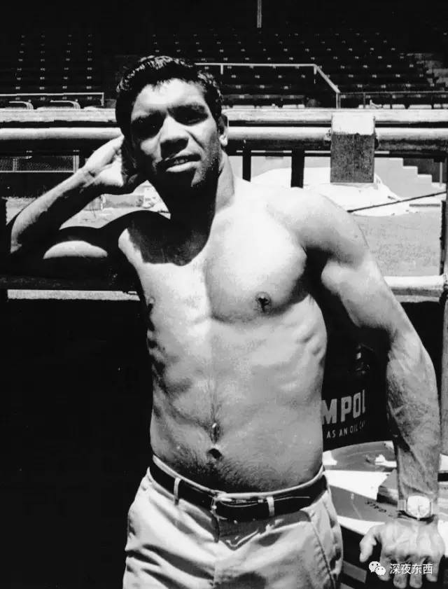 深夜东西｜在男女神之间切换自如的酷女孩，把多少姑娘都掰弯了……