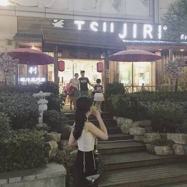 单身狗慎入!在上海,小伙谈恋爱要带女朋友去做……