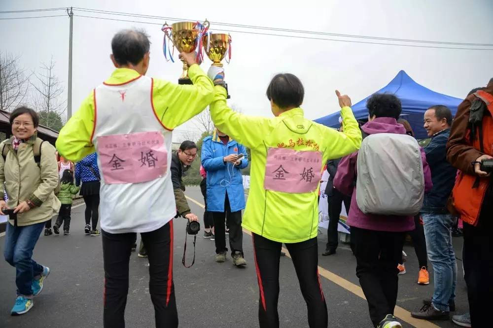 濂虫槦绮夌孩涓濆甫鍏泭鍐欑湡鍥剧墖,绮夌孩涓濆甫鍏泭2019鍥剧墖