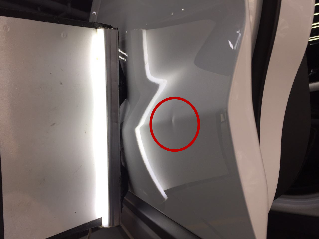 现场实拍：路虎极光车门小坑怎么修不伤原车漆