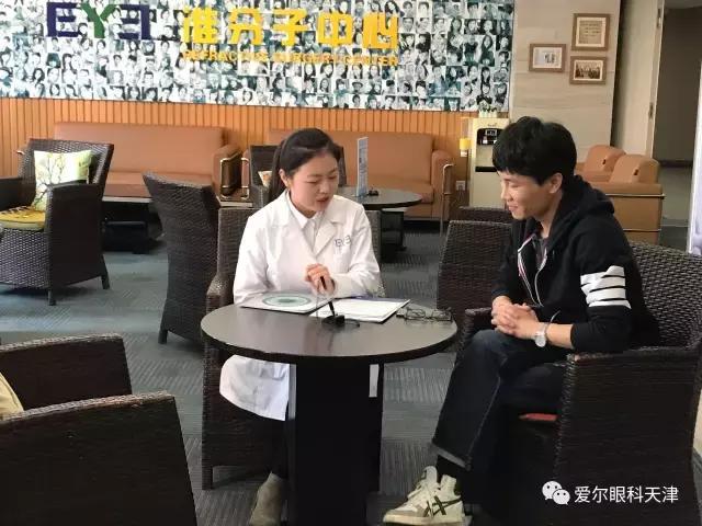 体育名嘴选择天津爱尔，全飞秒术前检查直播引万人关注