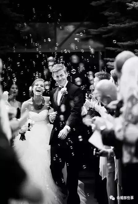 婚礼退场的漂亮“花招”！创意上线！