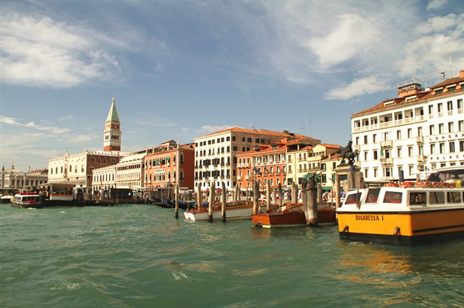 威尼斯景点彩虹岛,威尼斯有哪些美丽的岛屿