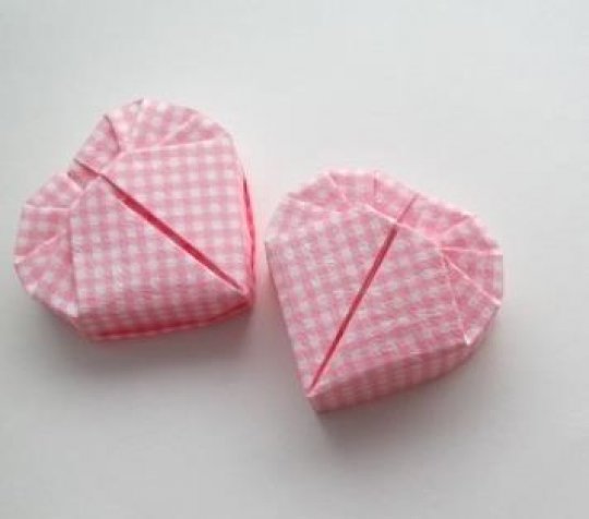 组合心形礼品盒折纸图解教程,心形折纸收纳盒教程简单