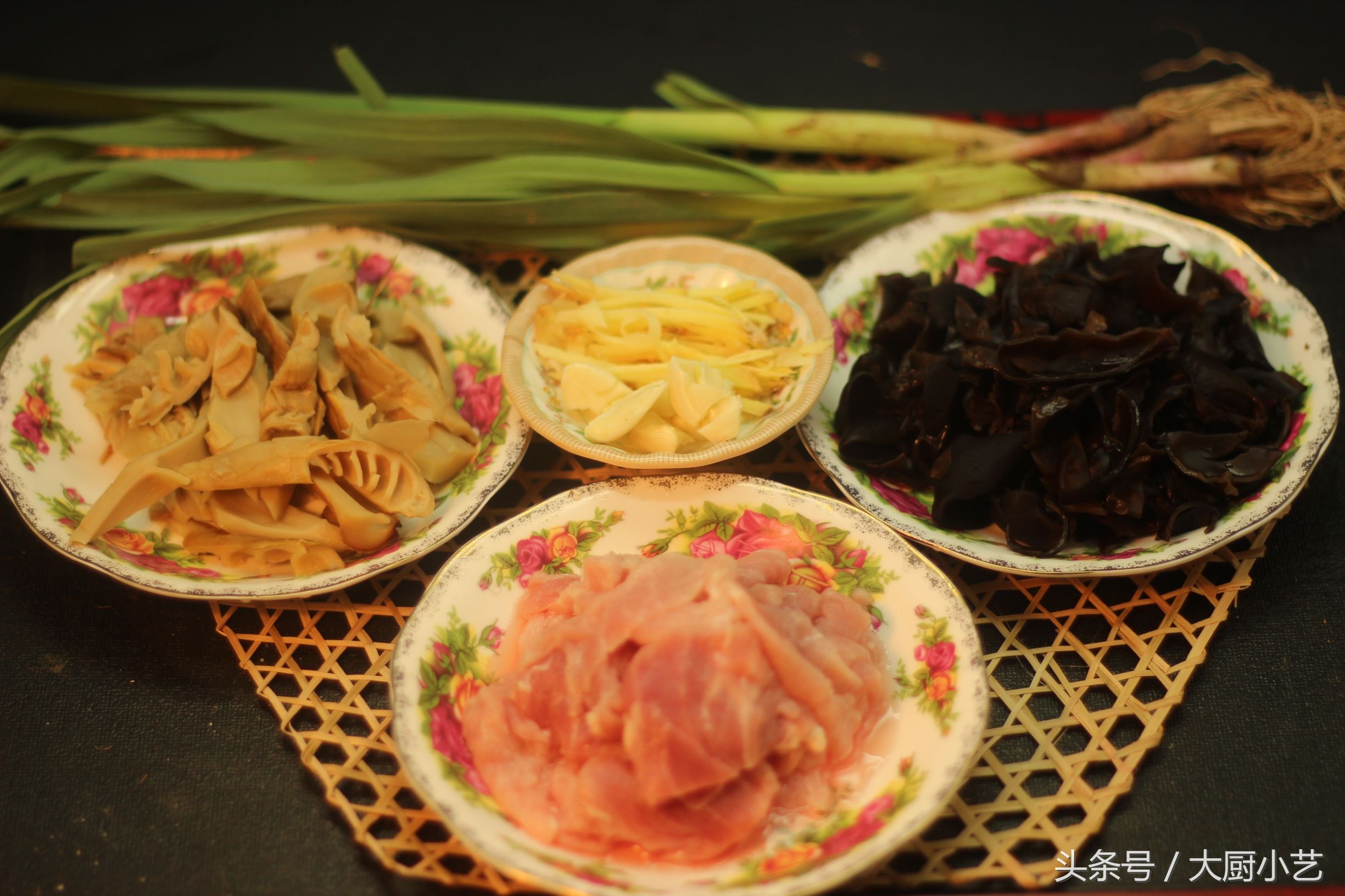 人老了长老年斑跟白斑,人老了长老年斑是什么原因